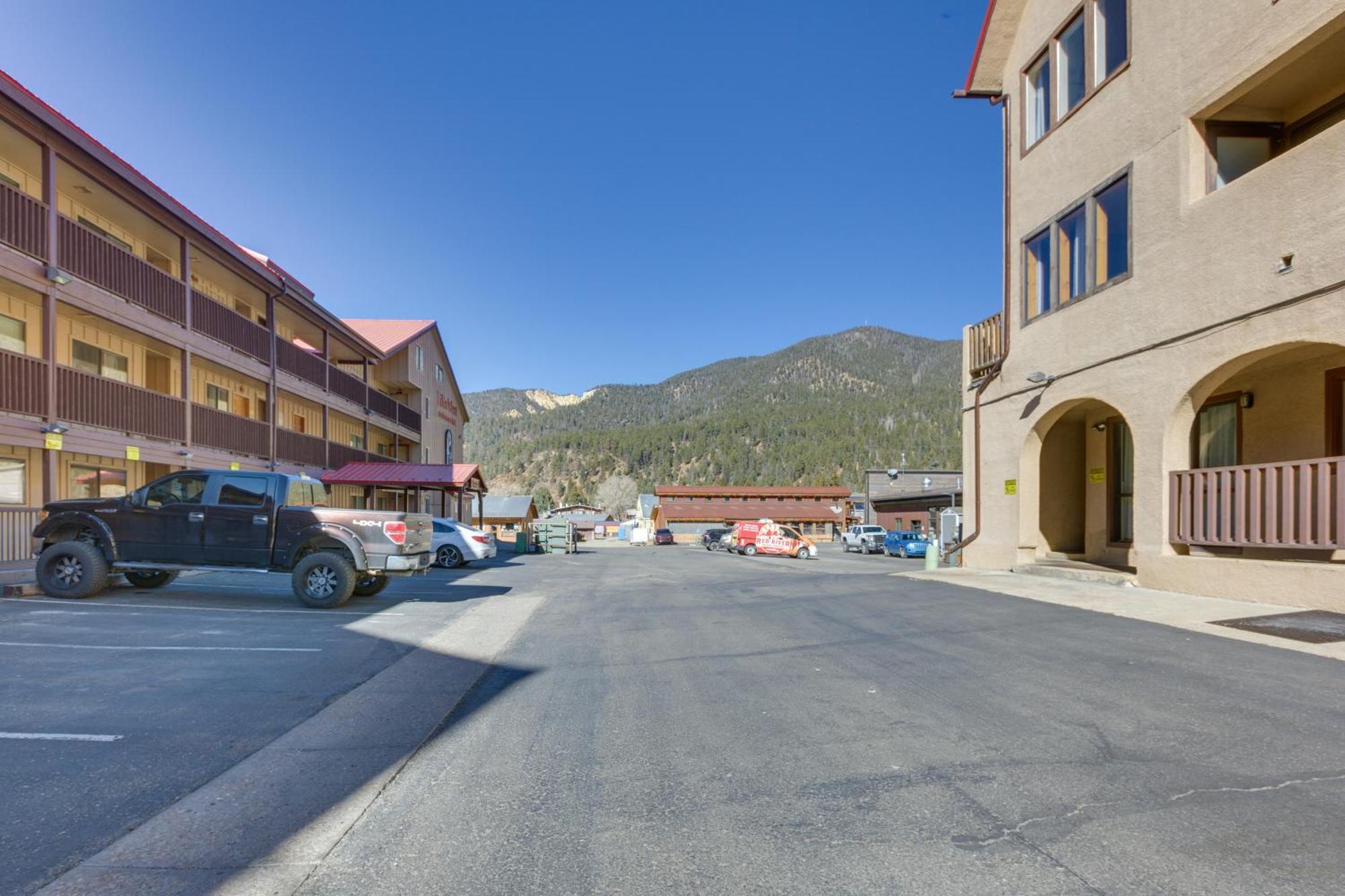 Ski-In Red River Retreat Balcony, Mountain Views! Luaran gambar